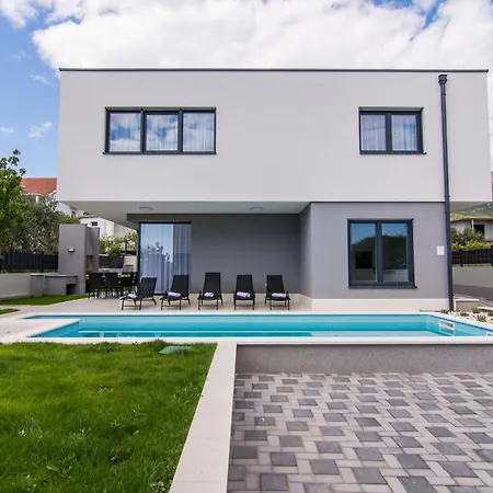 Villa Kastel One *